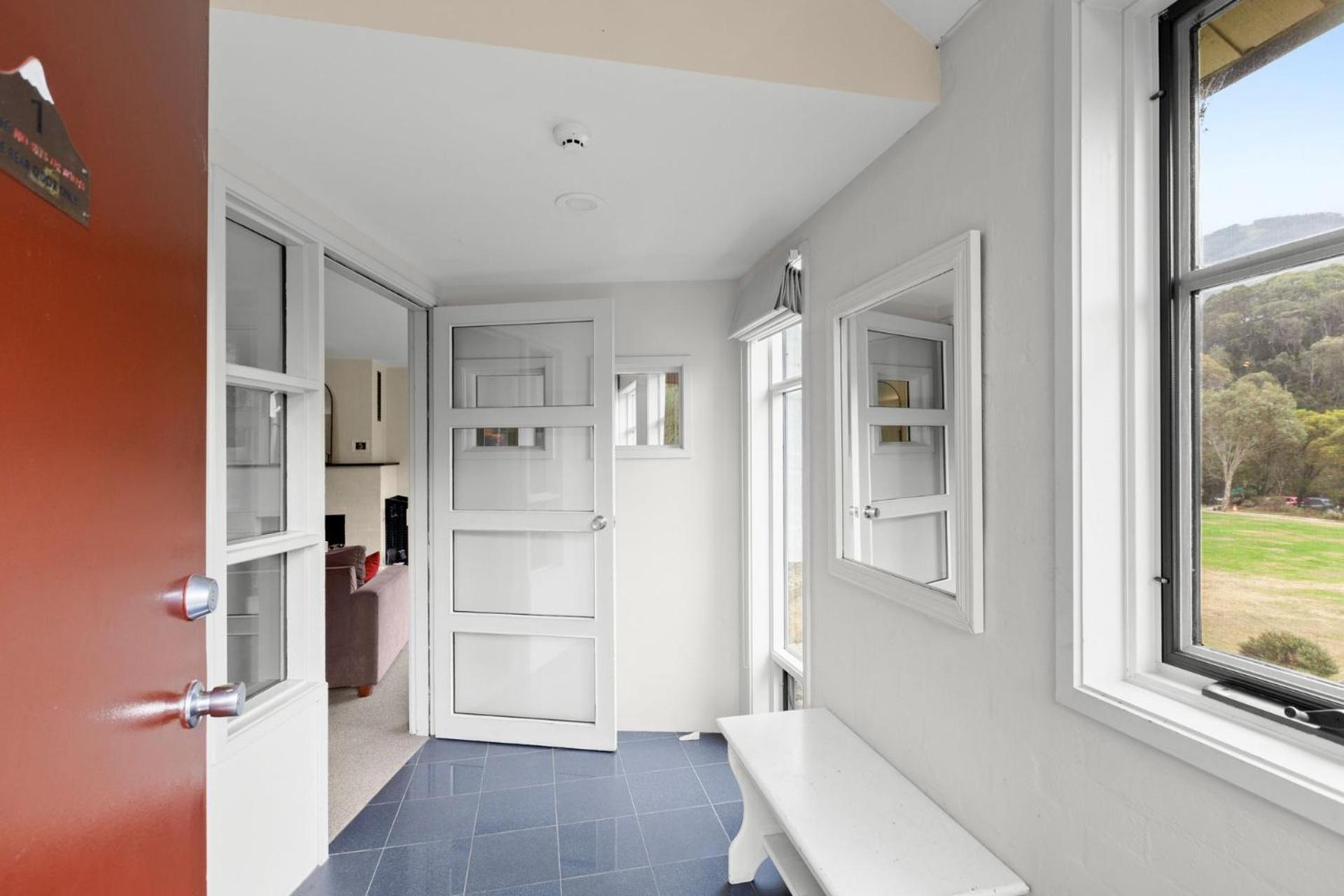 Village Green 2 Bedroom Loft Townhouse With Views Fireplace And Garage Parking Тредбо Екстериор снимка
